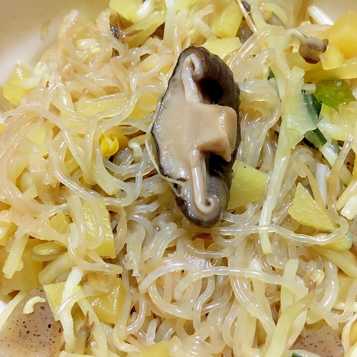 椎茸と沢庵入りもやしと春雨チキン風味のスープ煮